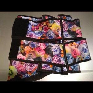 Floral waist trimmer
